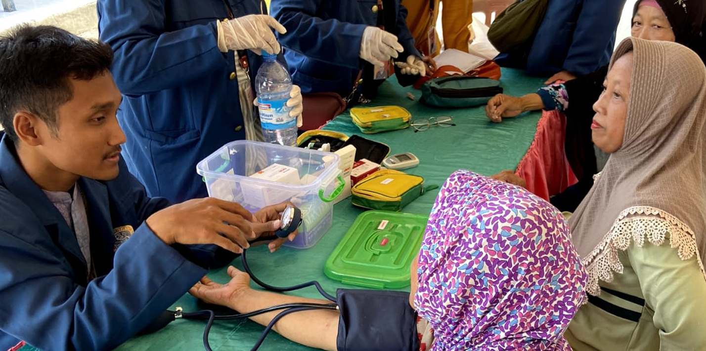 Optimalkan Kesehatan Masyarakat, Mahasiswa UNAIR Gelar Program Suluh TBC dan Stunting Optimalkan Kesehatan Masyarakat, Mahasiswa UNAIR Gelar Program Suluh TBC dan Stunting
